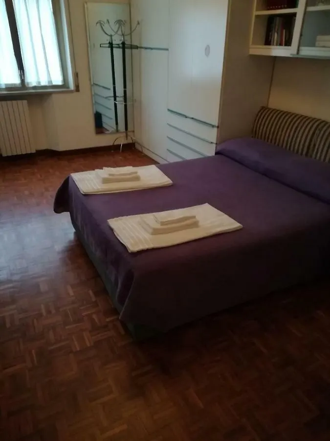 Casa Meriva Napoli 0*,  Italia